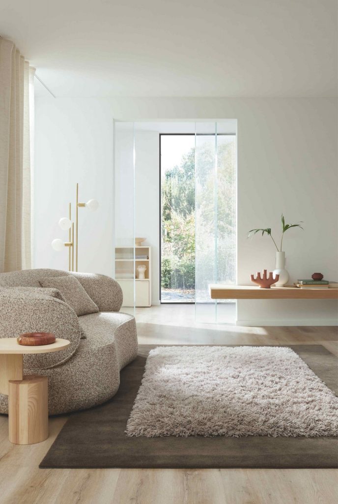 Grafisch strukturierter Teppich, der zeigt, wie klare Gestaltung Orientierung und Ruhe vermittelt